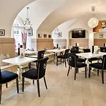 Hotel Radisson Blu Altstadt 5*