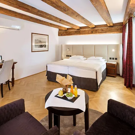 Radisson Blu Altstadt 5*